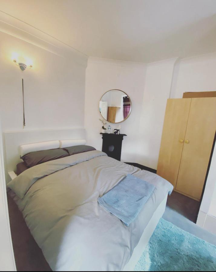 Complete 1 Bedroom Apartment With Wi-Fi, Kitchen, Tv In Heart Of Chiswick, London Luaran gambar