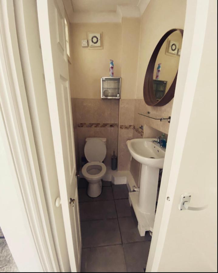 Complete 1 Bedroom Apartment With Wi-Fi, Kitchen, Tv In Heart Of Chiswick, London Luaran gambar